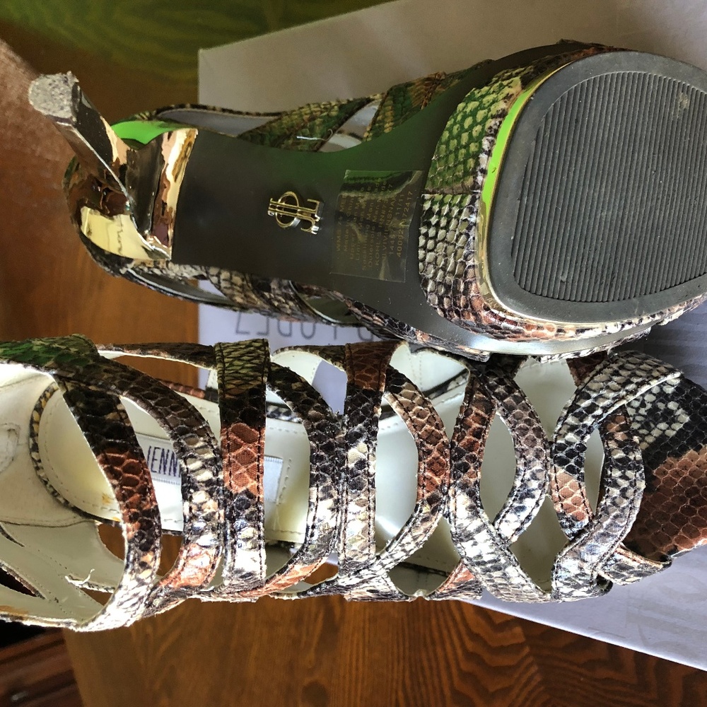 Jennifer Lopez Vivien Snake Platform Heels- 7 1/2